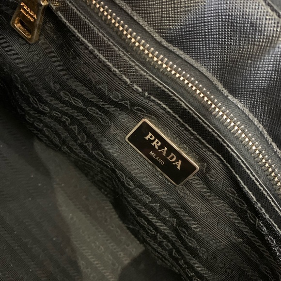 Saffiano Leather Prada Galleria Bag in Black - Picture 5 of 16